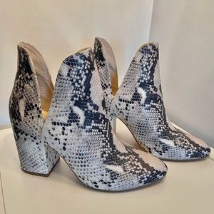 Steve Madden snakeskin ankle boots 9M